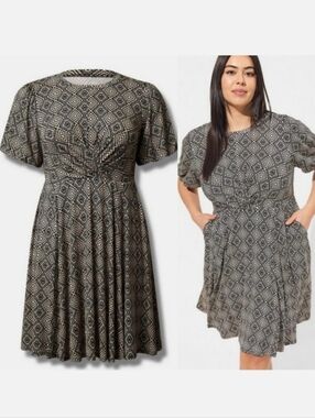 torrid Black and Cream Geometric Midi Dress